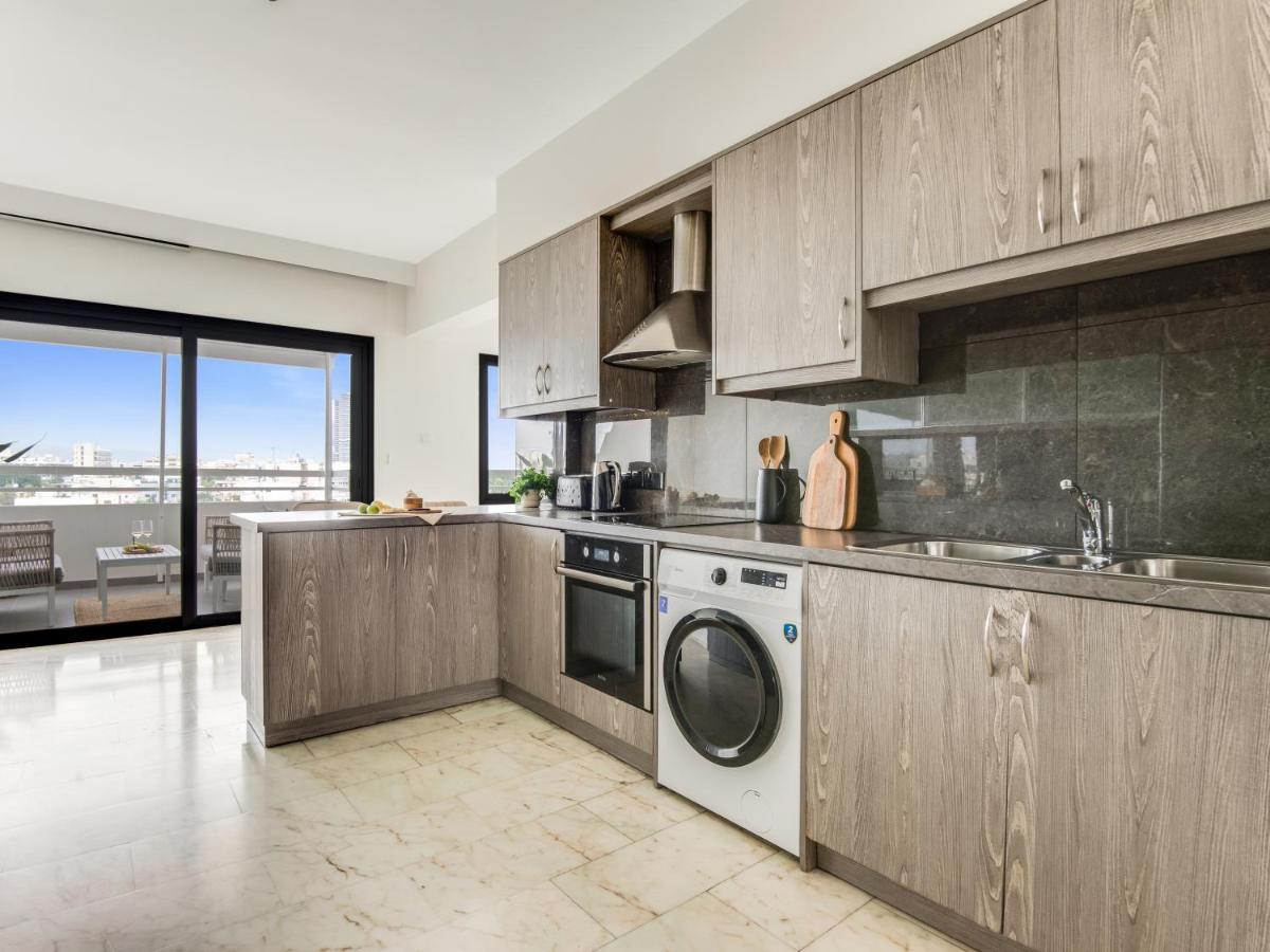 Sanders Coral Court Penthouse - Cute 3-Bedroom Apartment With Balcony Лімасол Екстер'єр фото